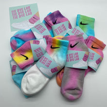 Load image into Gallery viewer, Group of Nike Ankle Tie Dye Socks
