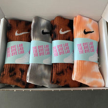 Load image into Gallery viewer, Mens Nike tie dye 4 pair sock box
