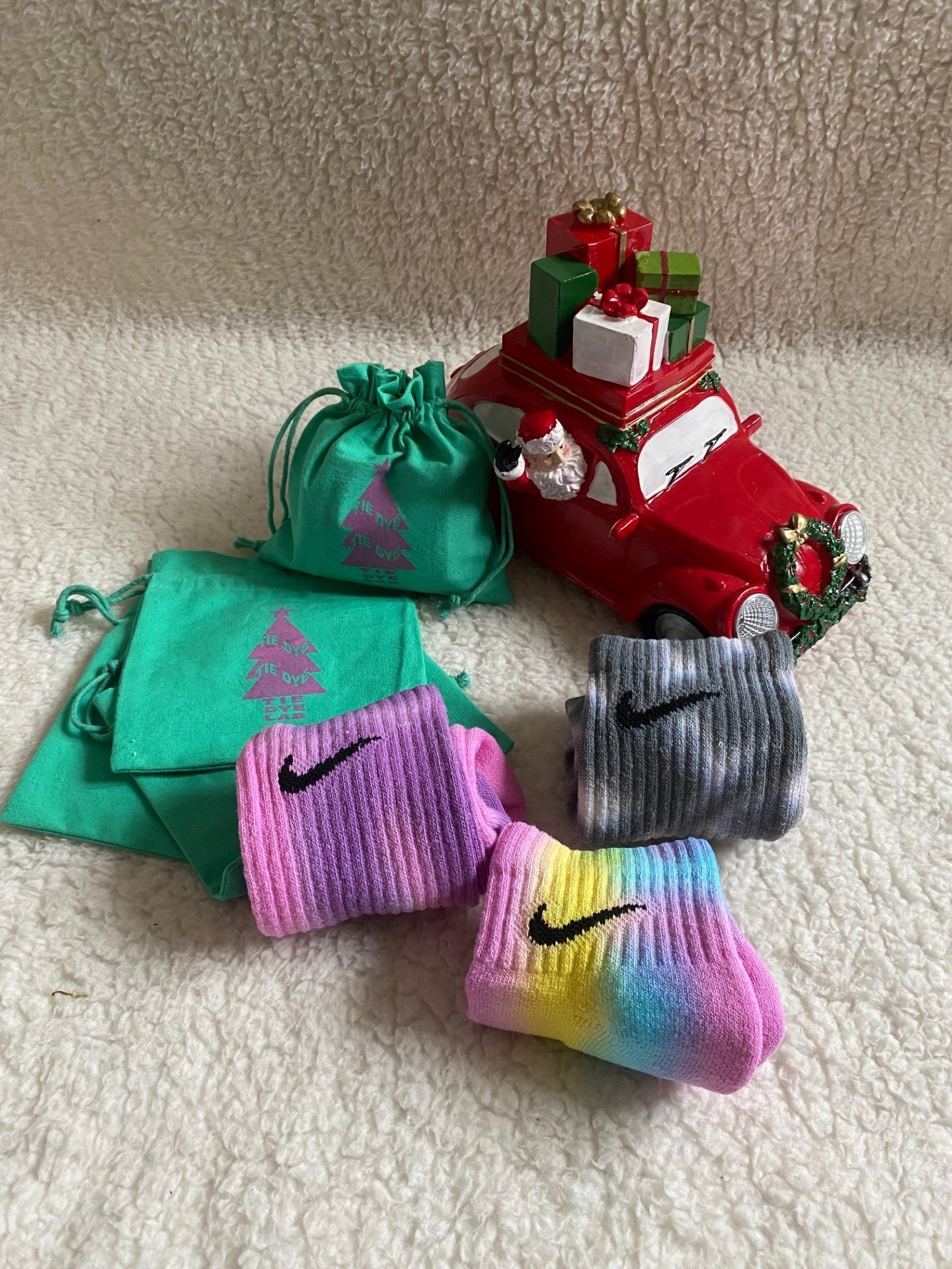 KIDS NIKE TIE DYE SOCKS & CHRISTMAS GIFT BAG