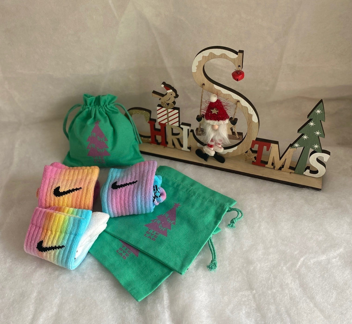 KIDS NIKE TIE DYE SOCKS & CHRISTMAS GIFT BAG