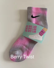 Load image into Gallery viewer, Nike Berry Twist Pink grey tie dye ankle socks
